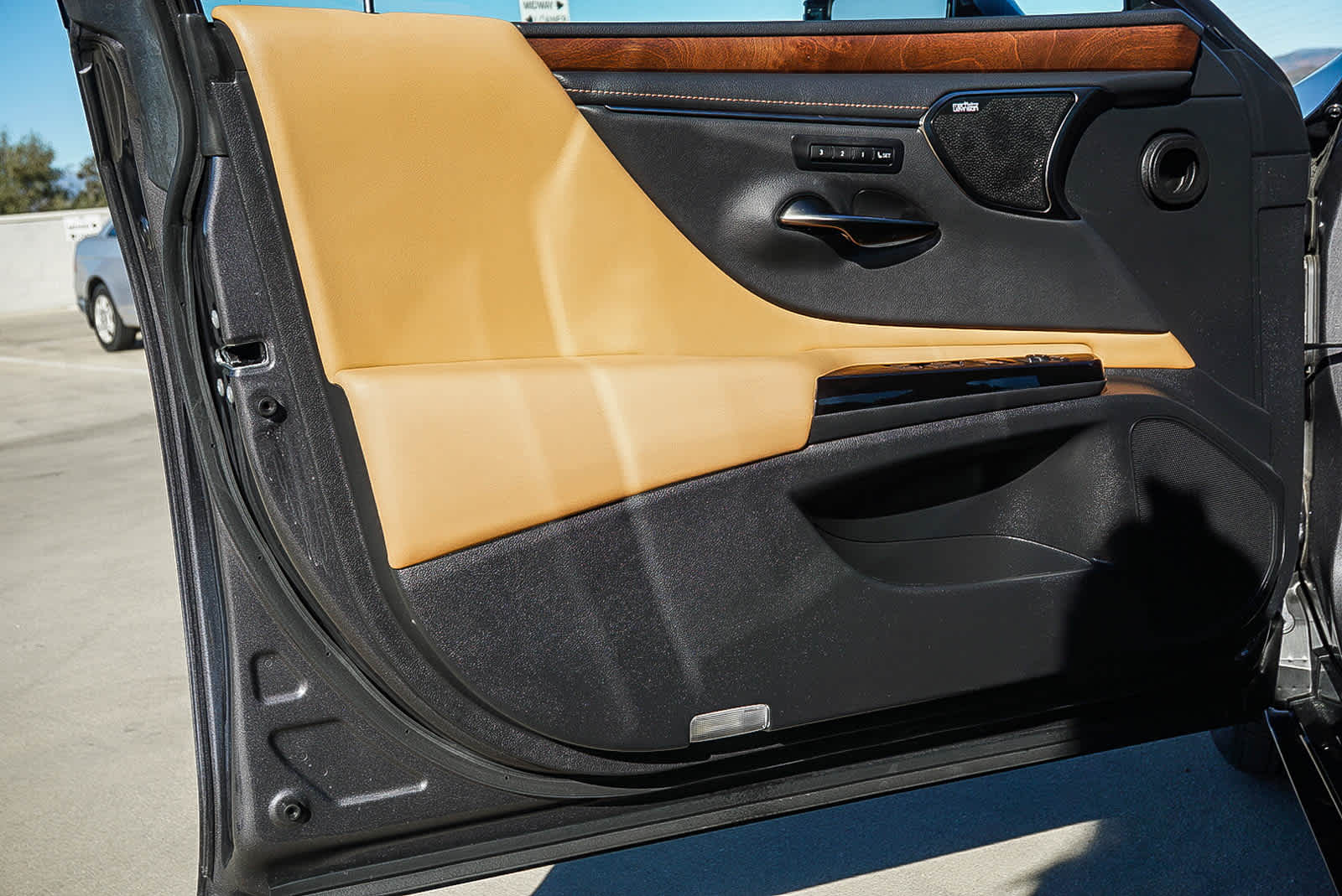 Thumbnail: 2023 Lexus ES - 20