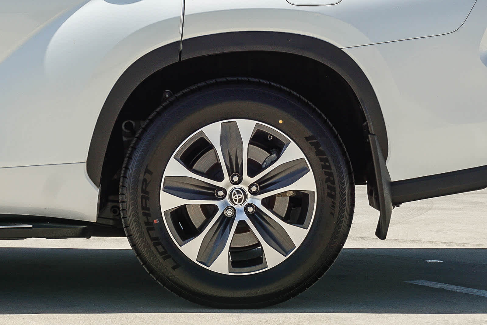 Thumbnail: 2023 Toyota Highlander - 9