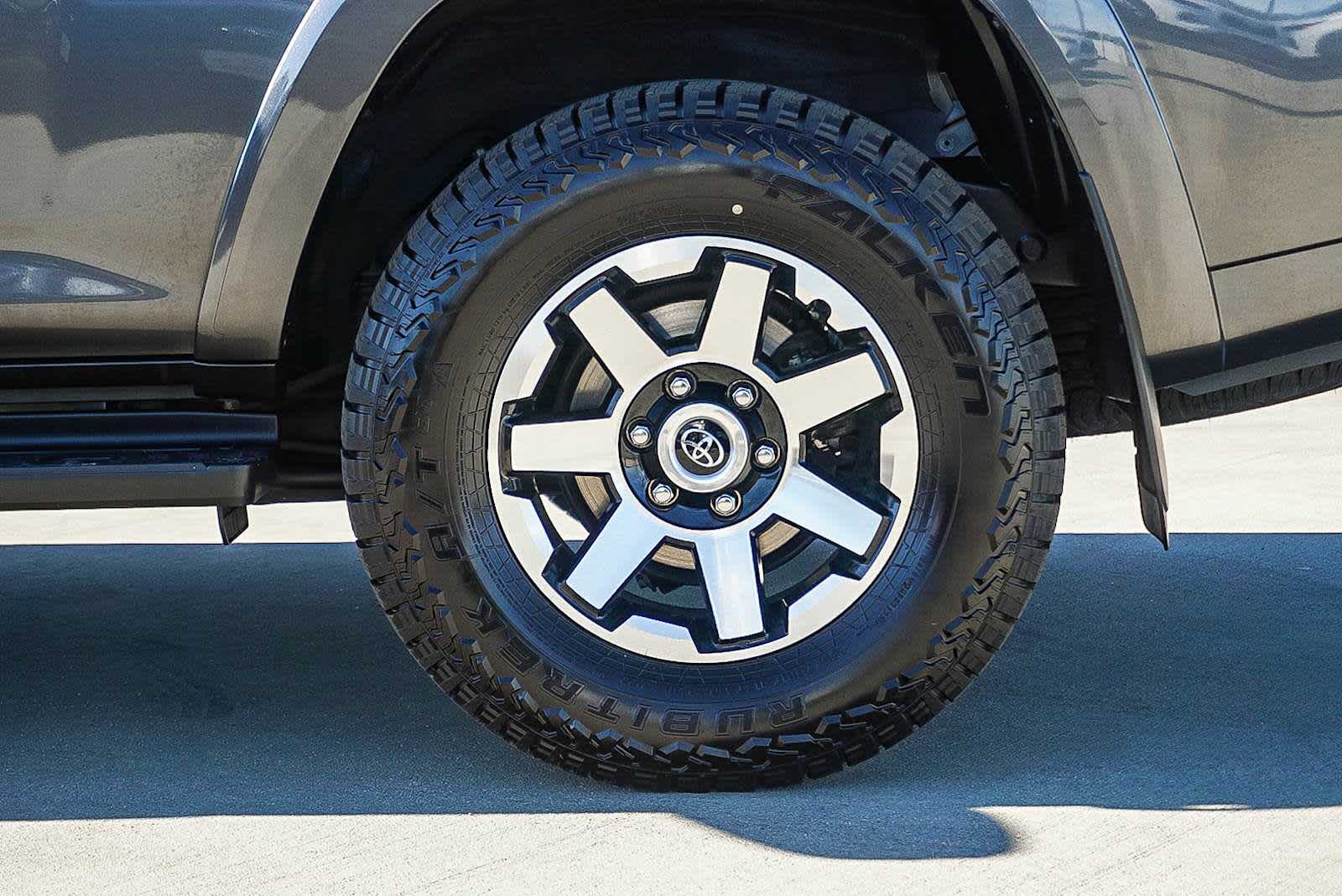 Thumbnail: 2022 Toyota 4Runner - 10