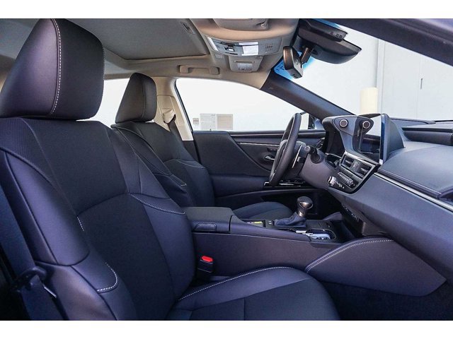 Thumbnail: 2025 Lexus ES - 17