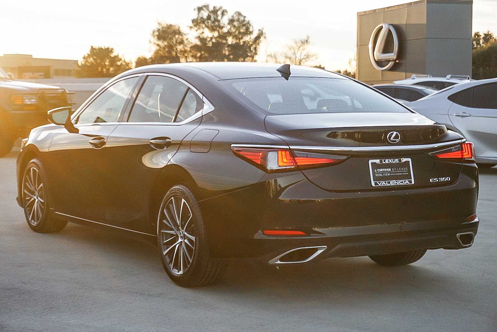 Thumbnail: 2025 Lexus ES - 3