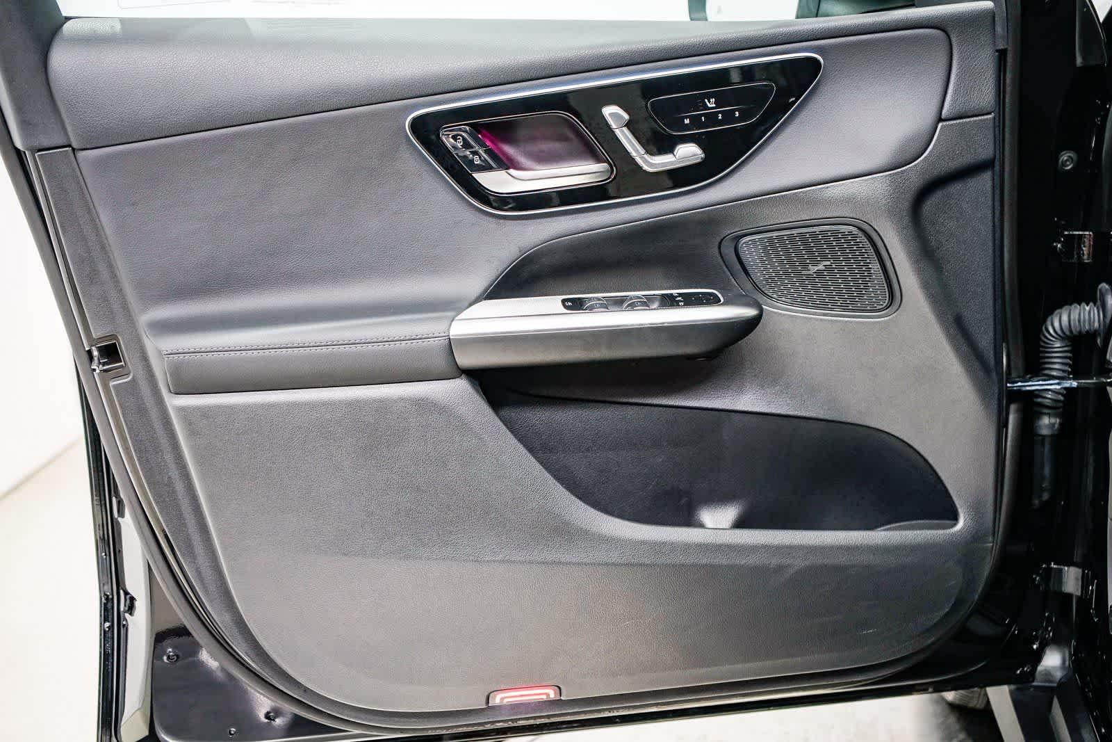 Thumbnail: 2025 Mercedes-Benz GLC - 18