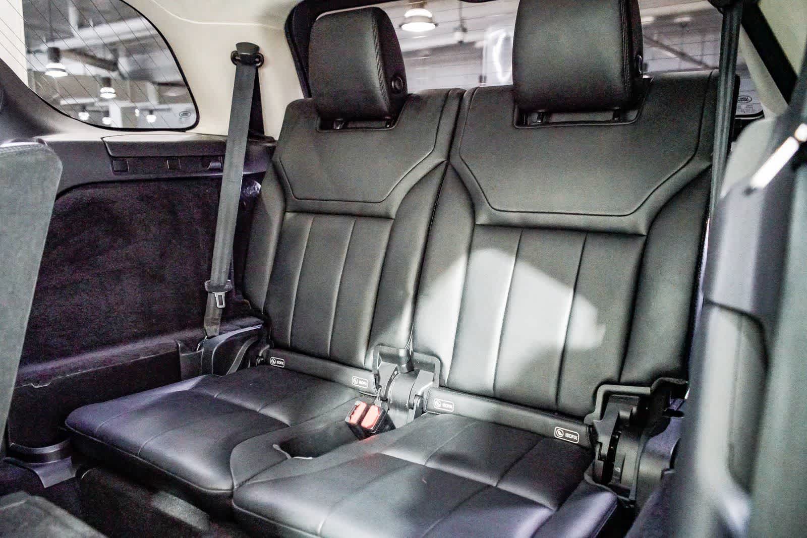 Thumbnail: 2018 Land Rover Discovery - 19