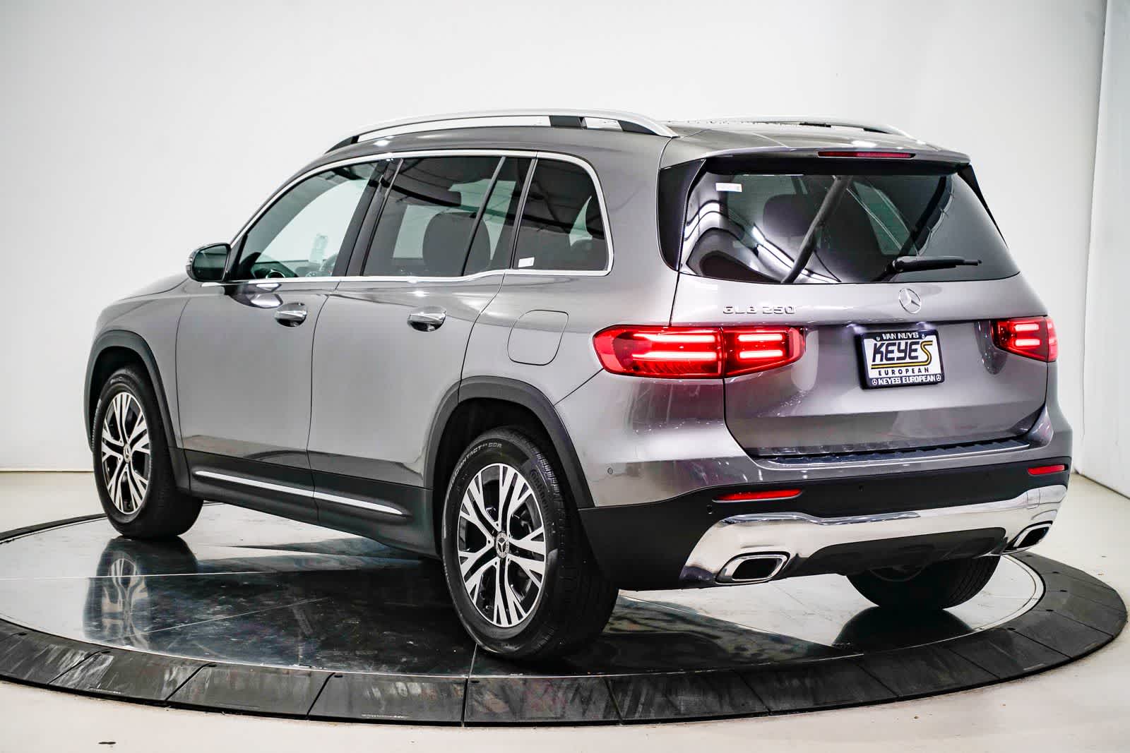 Thumbnail: 2026 Mercedes-Benz GLB - 2