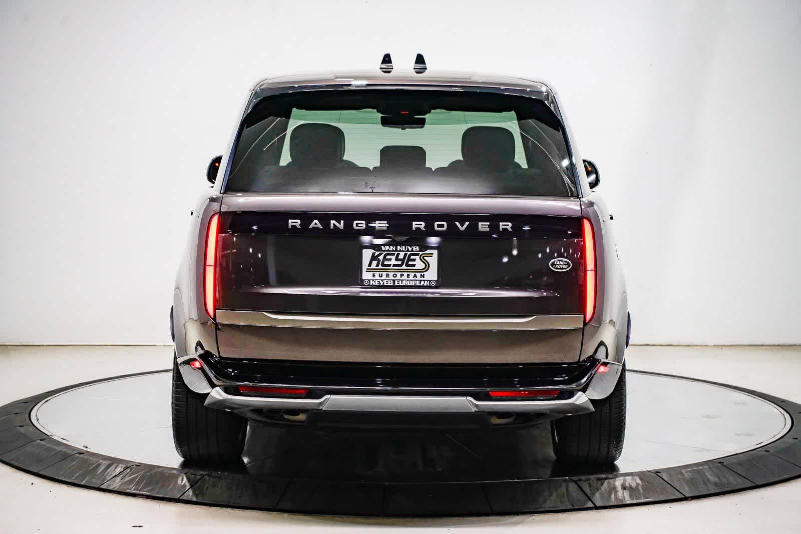 Thumbnail: 2023 Land Rover Range Rover - 3