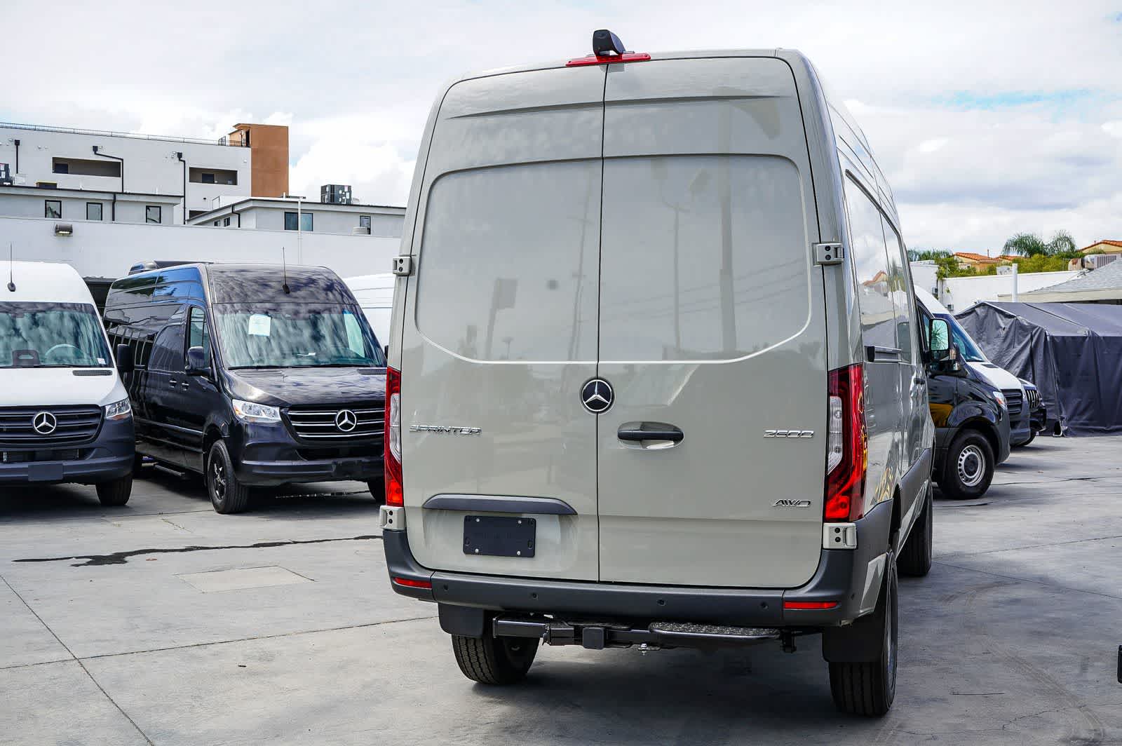 Thumbnail: 2026 Mercedes-Benz Sprinter - 4