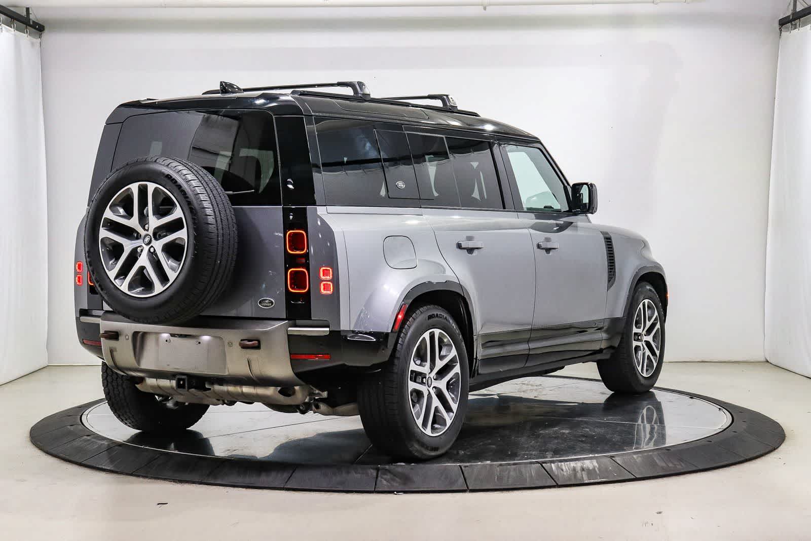 Thumbnail: 2021 Land Rover Defender - 3