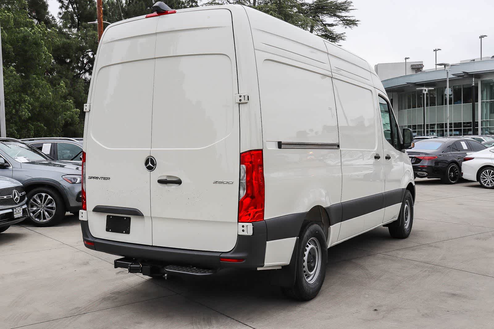Thumbnail: 2026 Mercedes-Benz Sprinter - 4