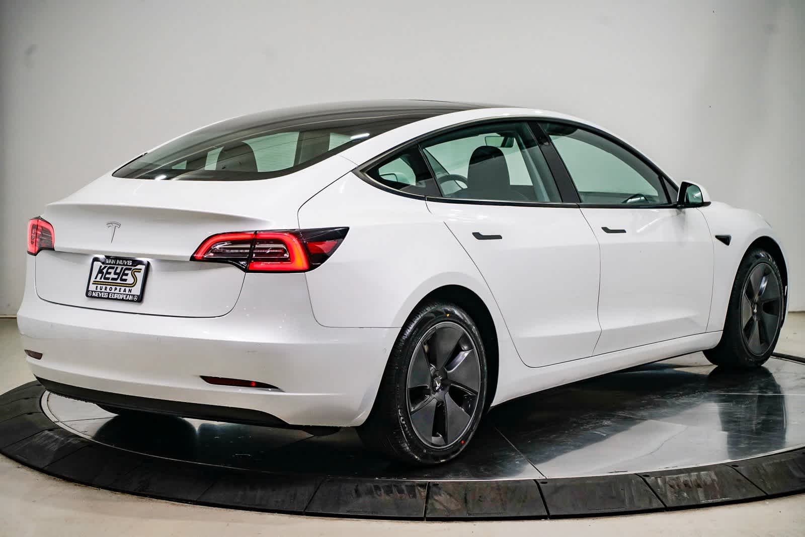 Thumbnail: 2021 Tesla Model 3 - 4