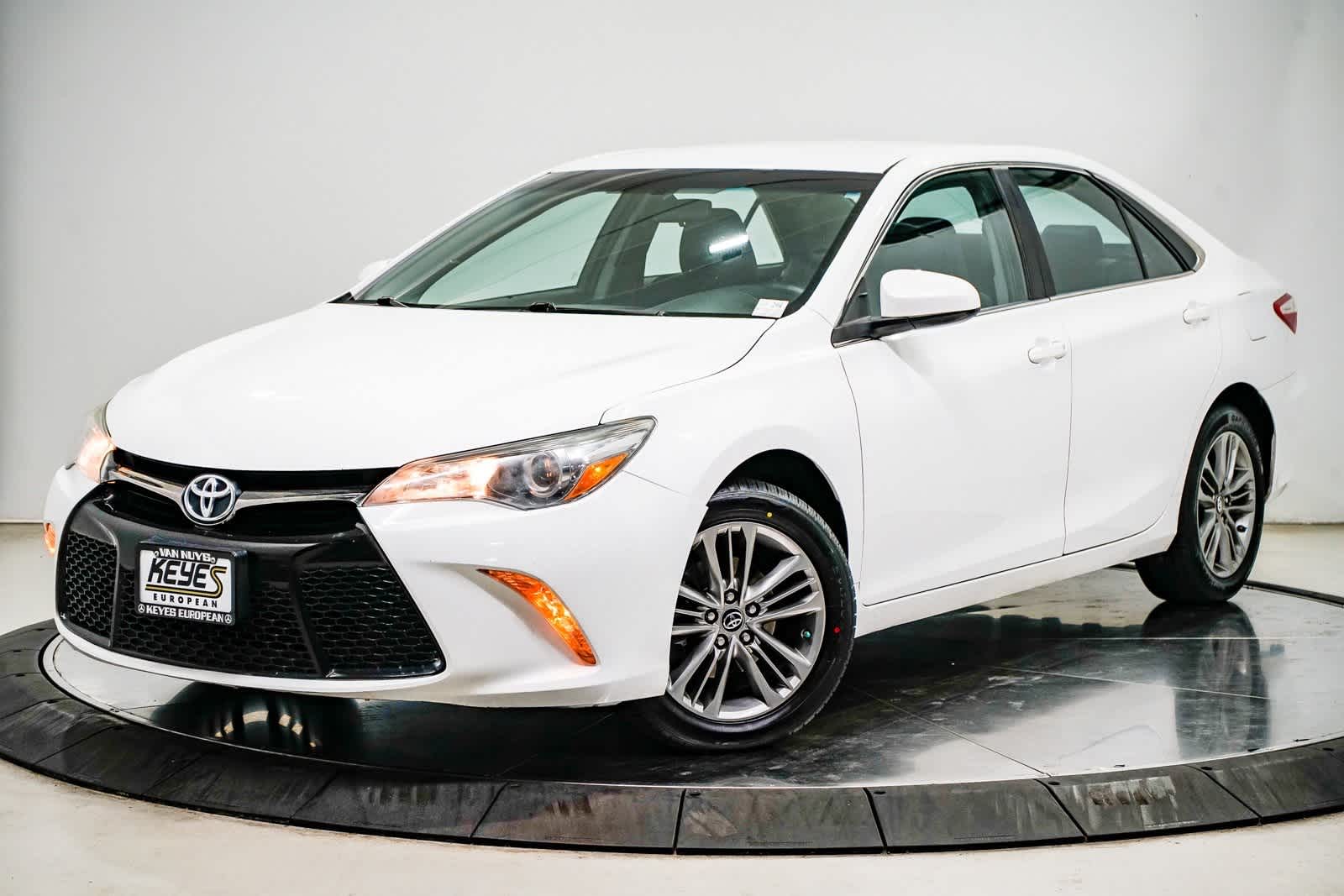 2016 Toyota Camry SE -
                  Van Nuys, CA