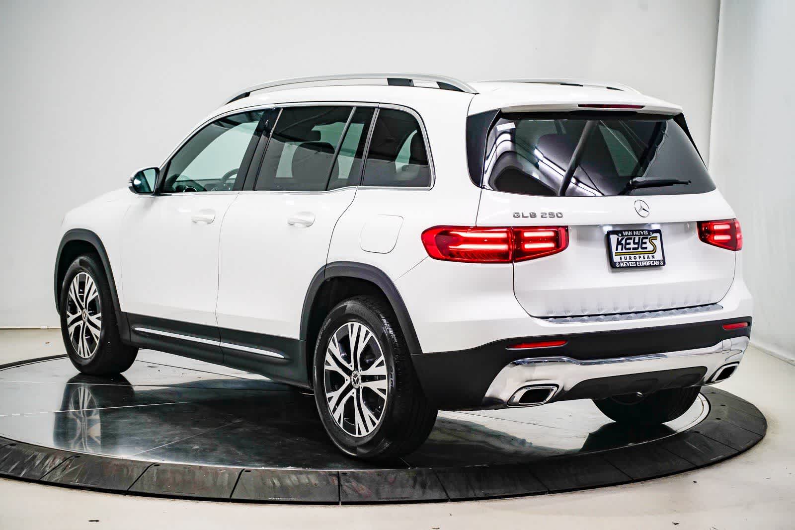 Thumbnail: 2026 Mercedes-Benz GLB - 2