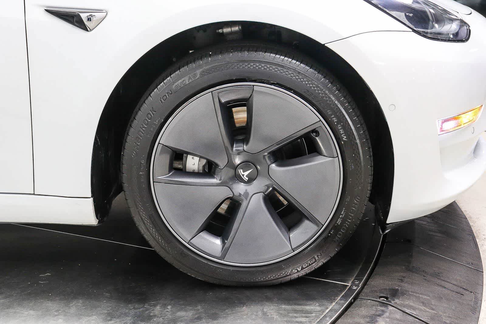 Thumbnail: 2018 Tesla Model 3 - 9