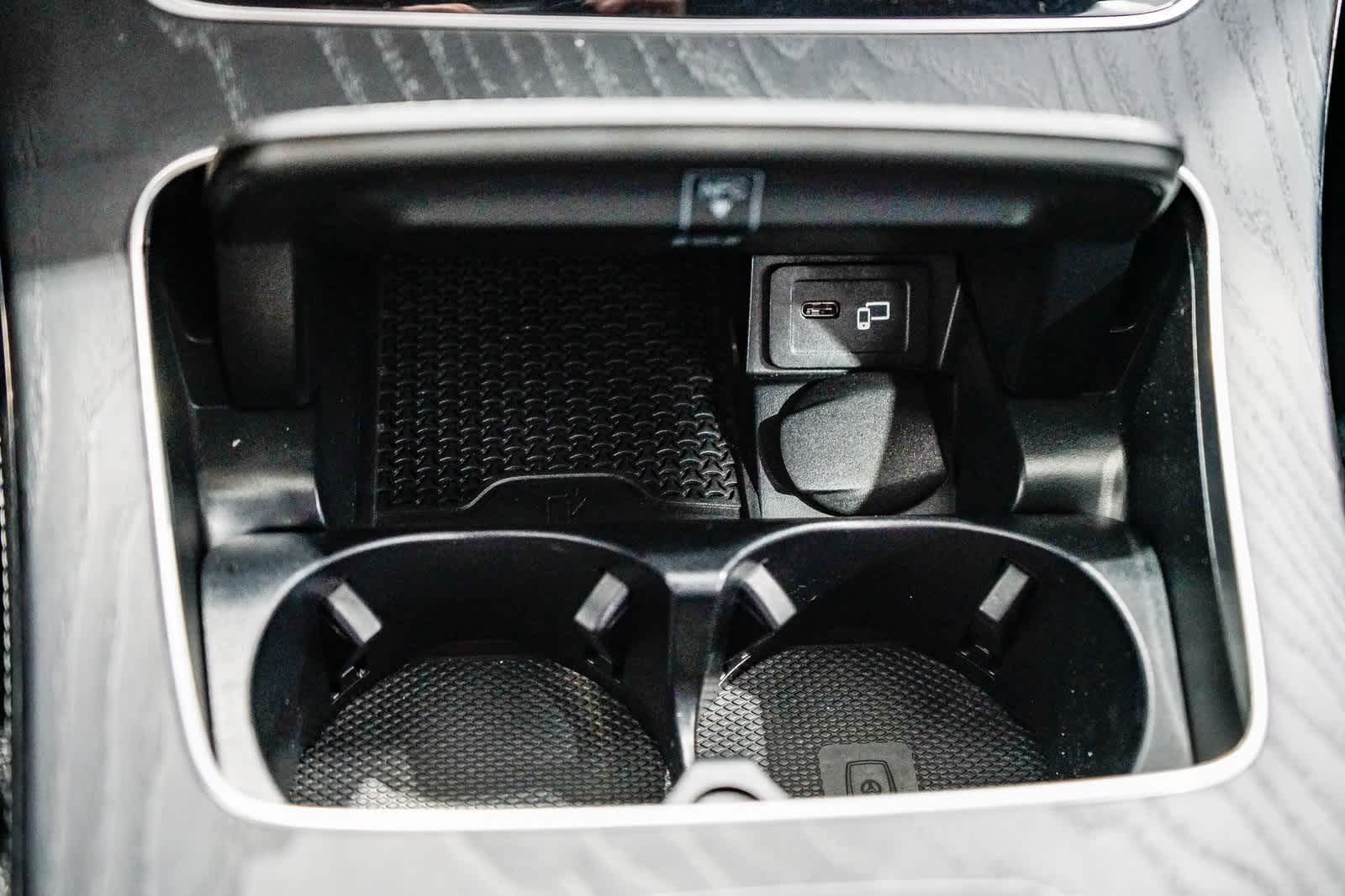 Thumbnail: 2022 Mercedes-Benz E-Class - 22