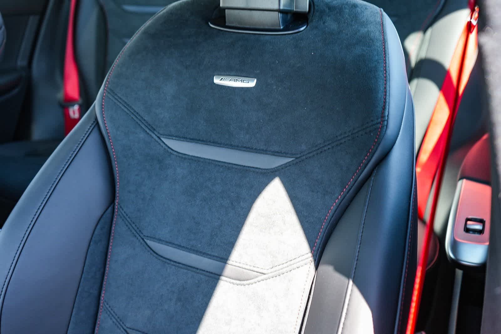 Thumbnail: 2025 Mercedes-Benz GLC - 31