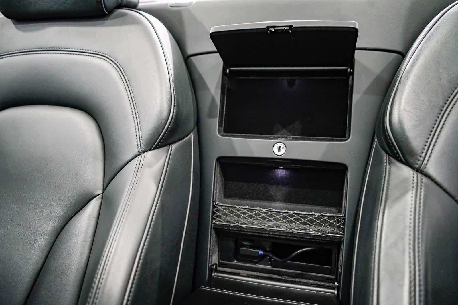 Thumbnail: 2011 Audi R8 - 34