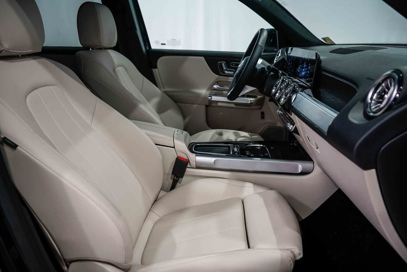 Thumbnail: 2026 Mercedes-Benz GLB - 16