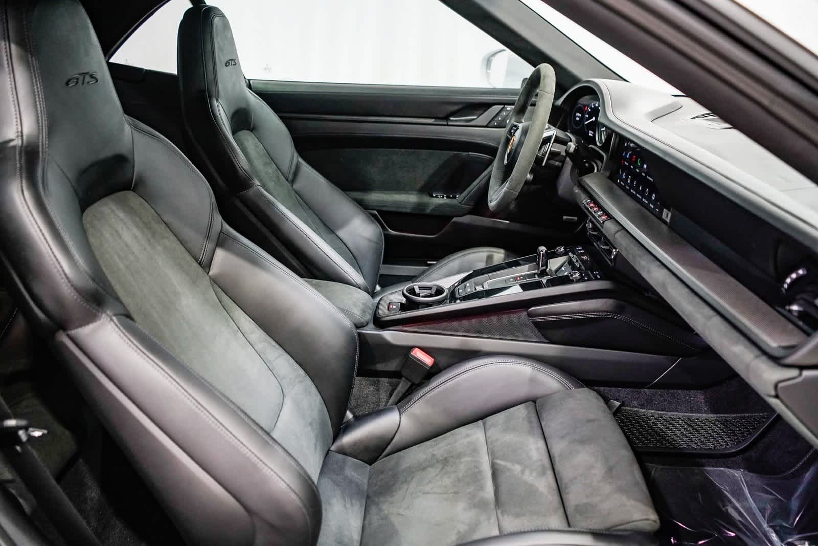 Thumbnail: 2022 Porsche 911 - 16