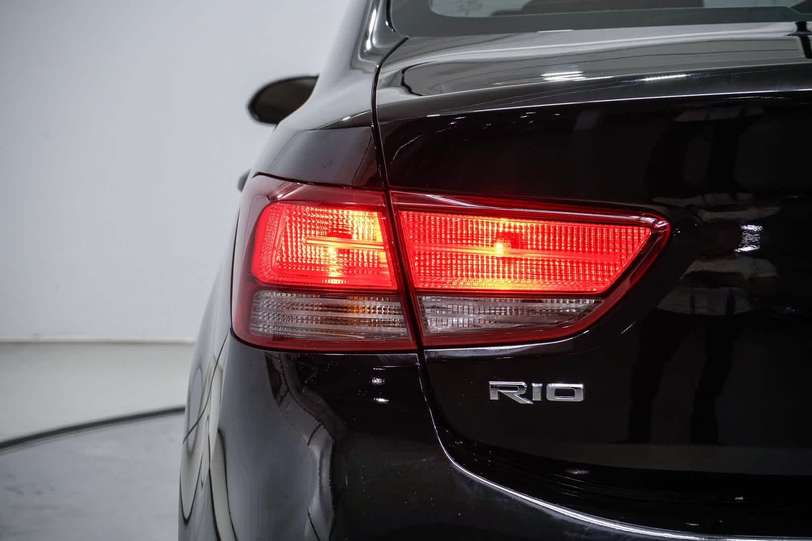 Thumbnail: 2021 Kia Rio - 9