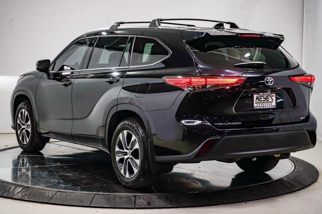 Used 2021 Toyota Highlander XLE SUV