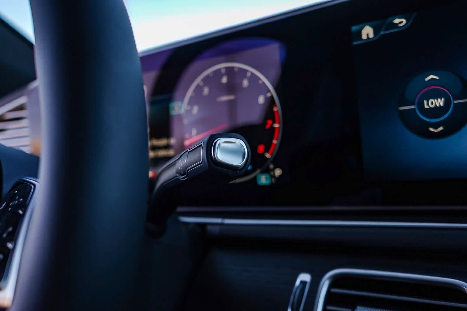 Thumbnail: 2026 Mercedes-Benz GLE - 26