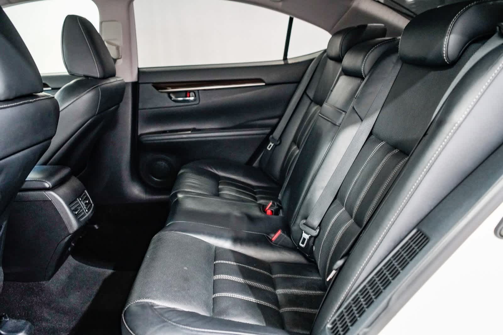 Thumbnail: 2017 Lexus ES - 18