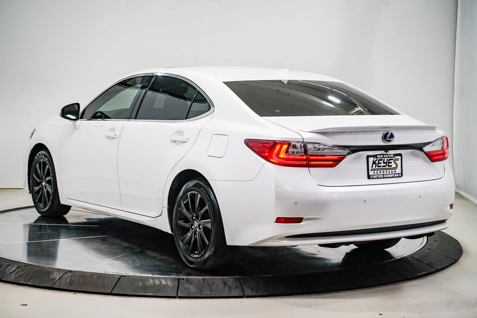 Thumbnail: 2017 Lexus ES - 2