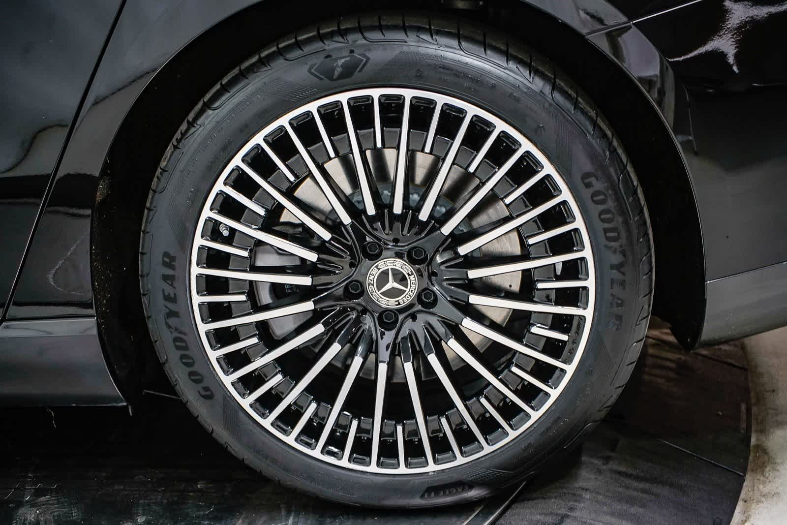 Thumbnail: 2023 Mercedes-Benz EQS - 10