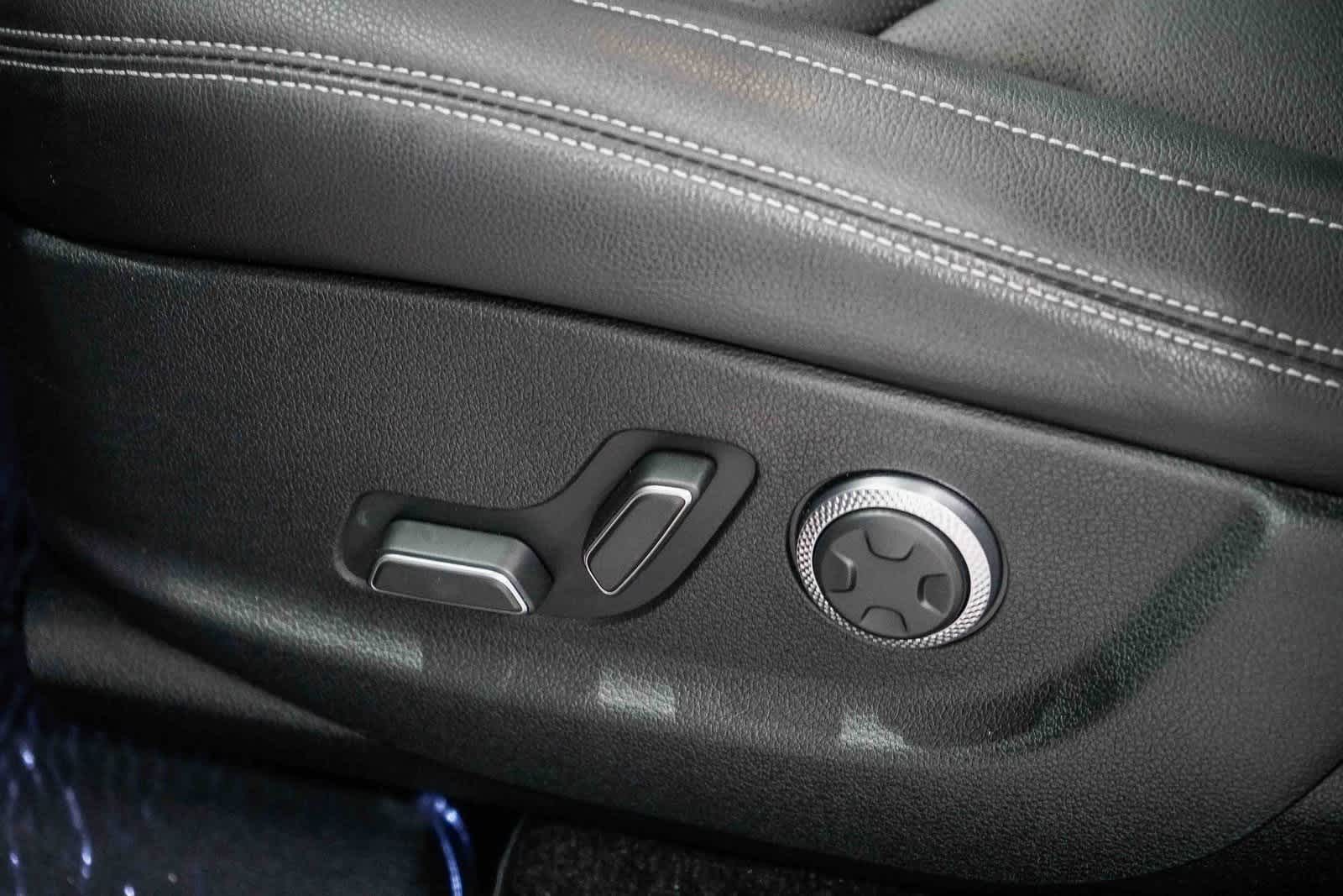 Thumbnail: 2023 Genesis GV70 - 20