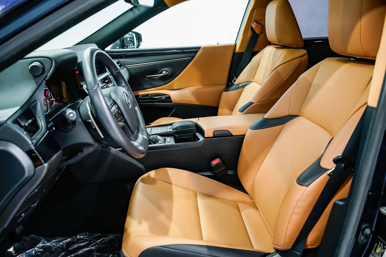 Thumbnail: 2022 Lexus ES - 17