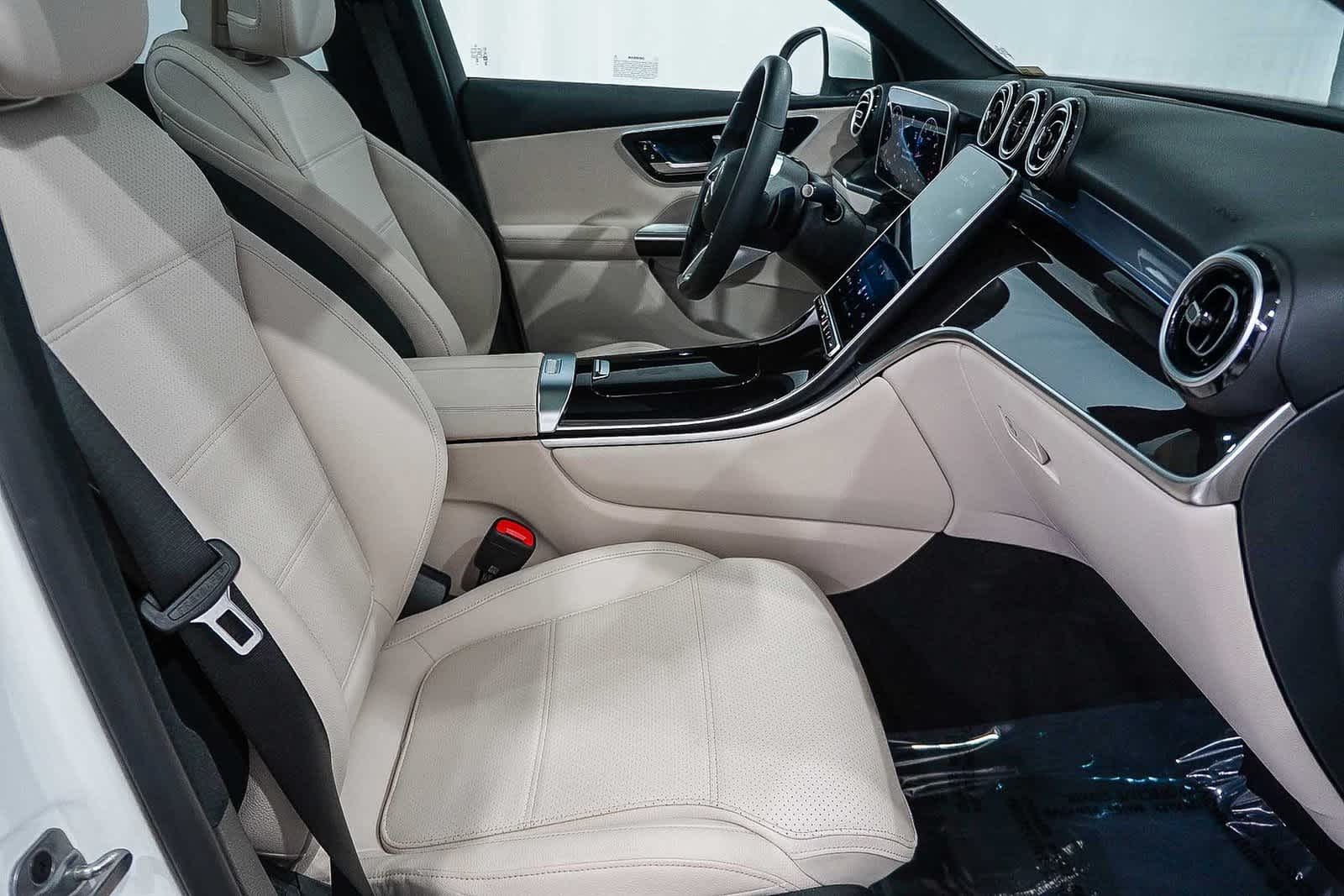 Thumbnail: 2025 Mercedes-Benz GLC - 19