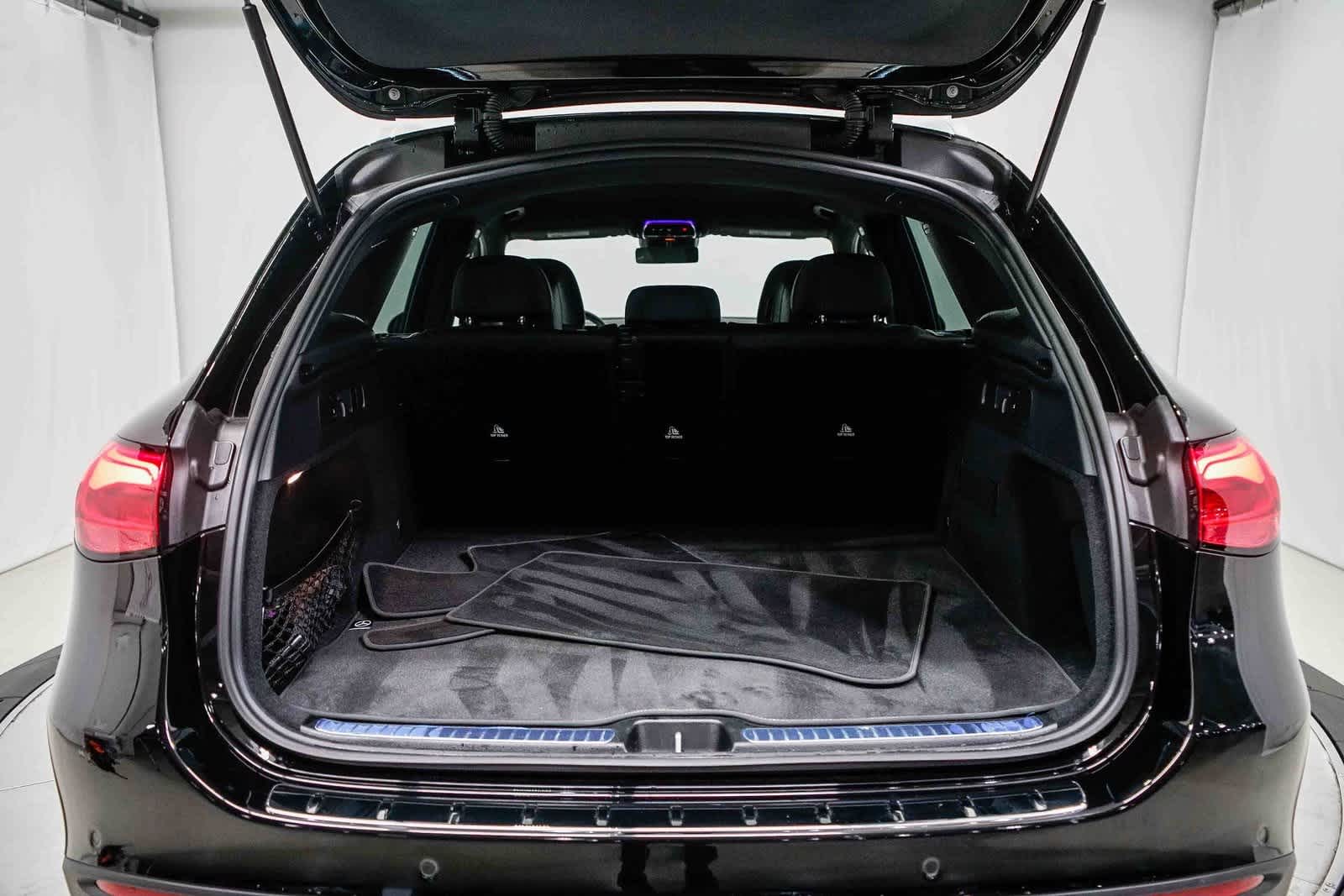 Thumbnail: 2025 Mercedes-Benz GLC - 26