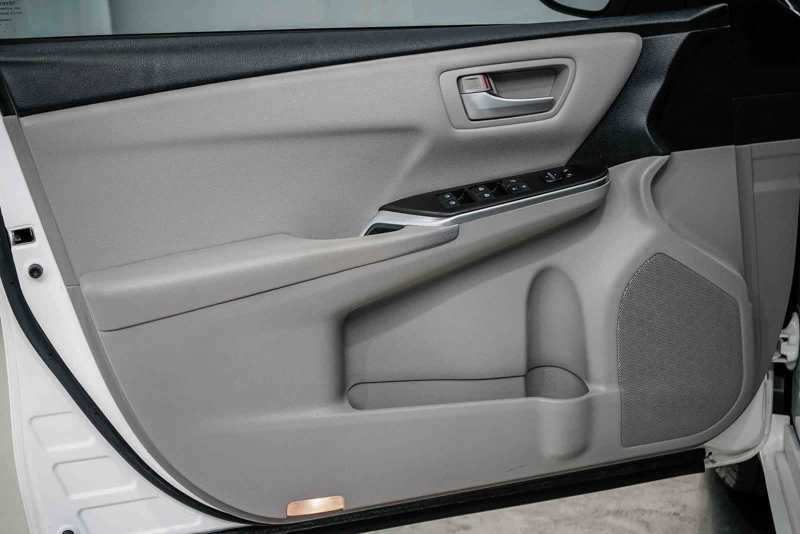 Thumbnail: 2017 Toyota Camry - 18