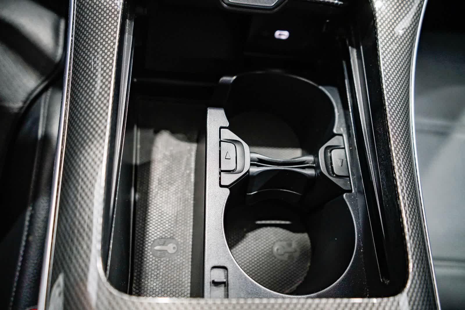 Thumbnail: 2022 Mercedes-Benz C-Class - 22