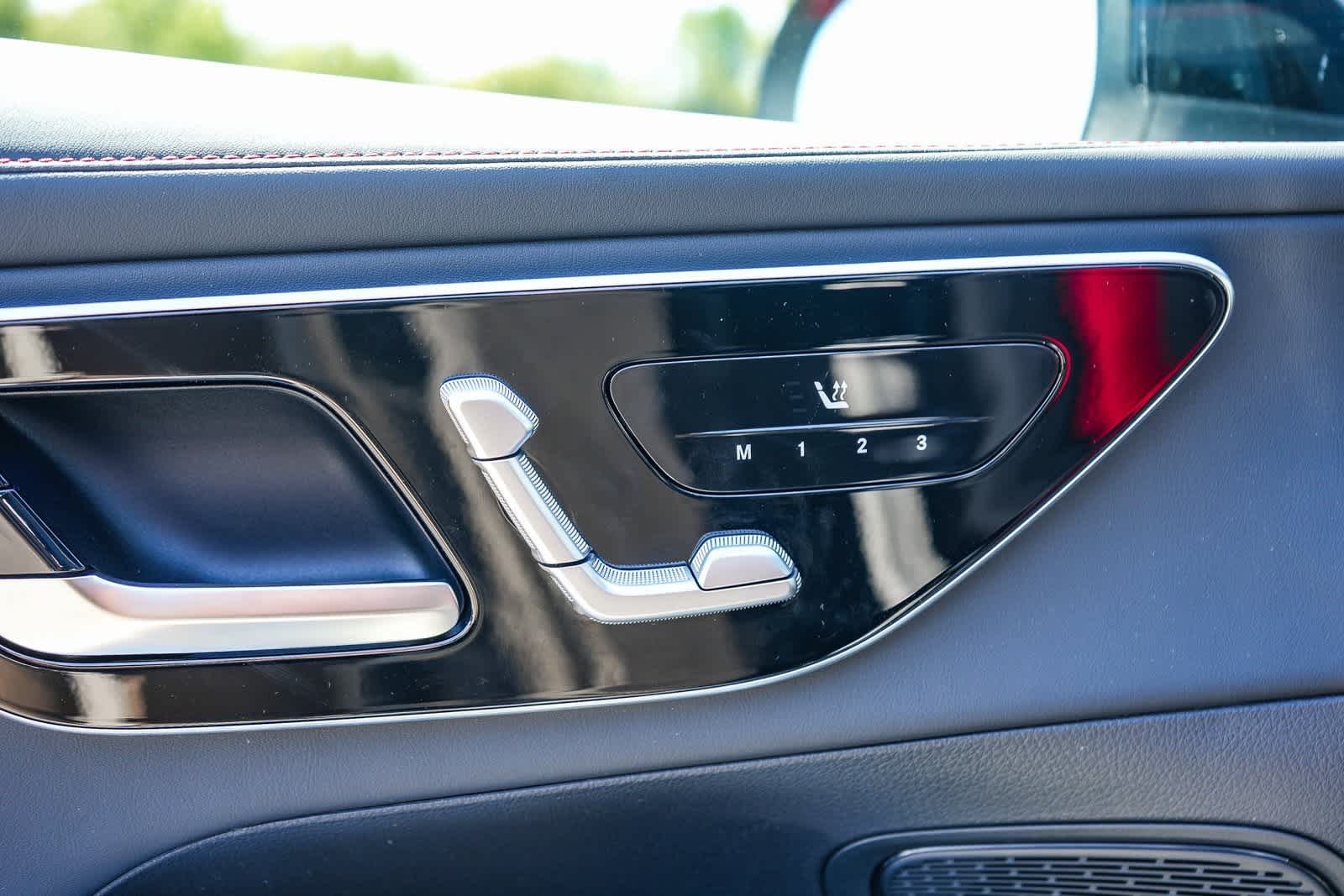 Thumbnail: 2025 Mercedes-Benz GLC - 28