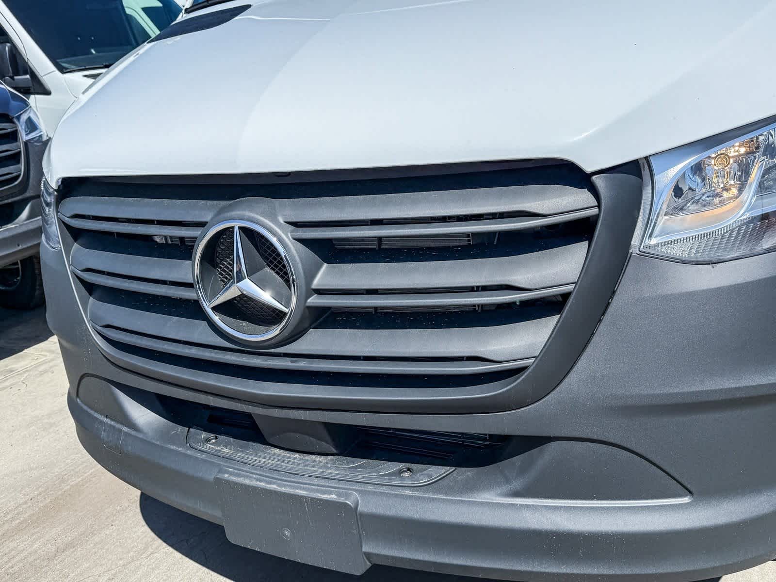 Thumbnail: 2025 Mercedes-Benz Sprinter - 11