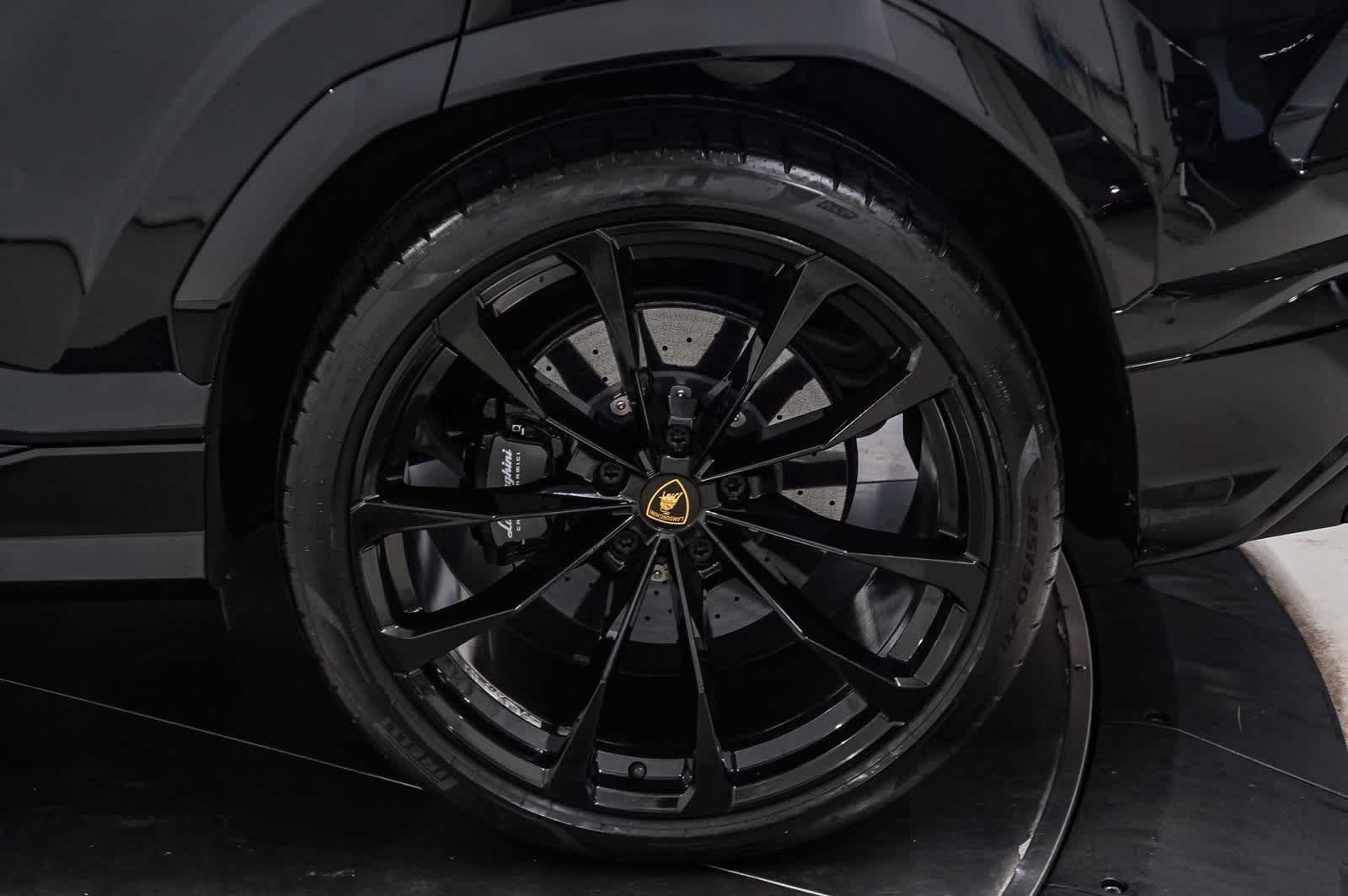 Thumbnail: 2021 Lamborghini Urus - 11