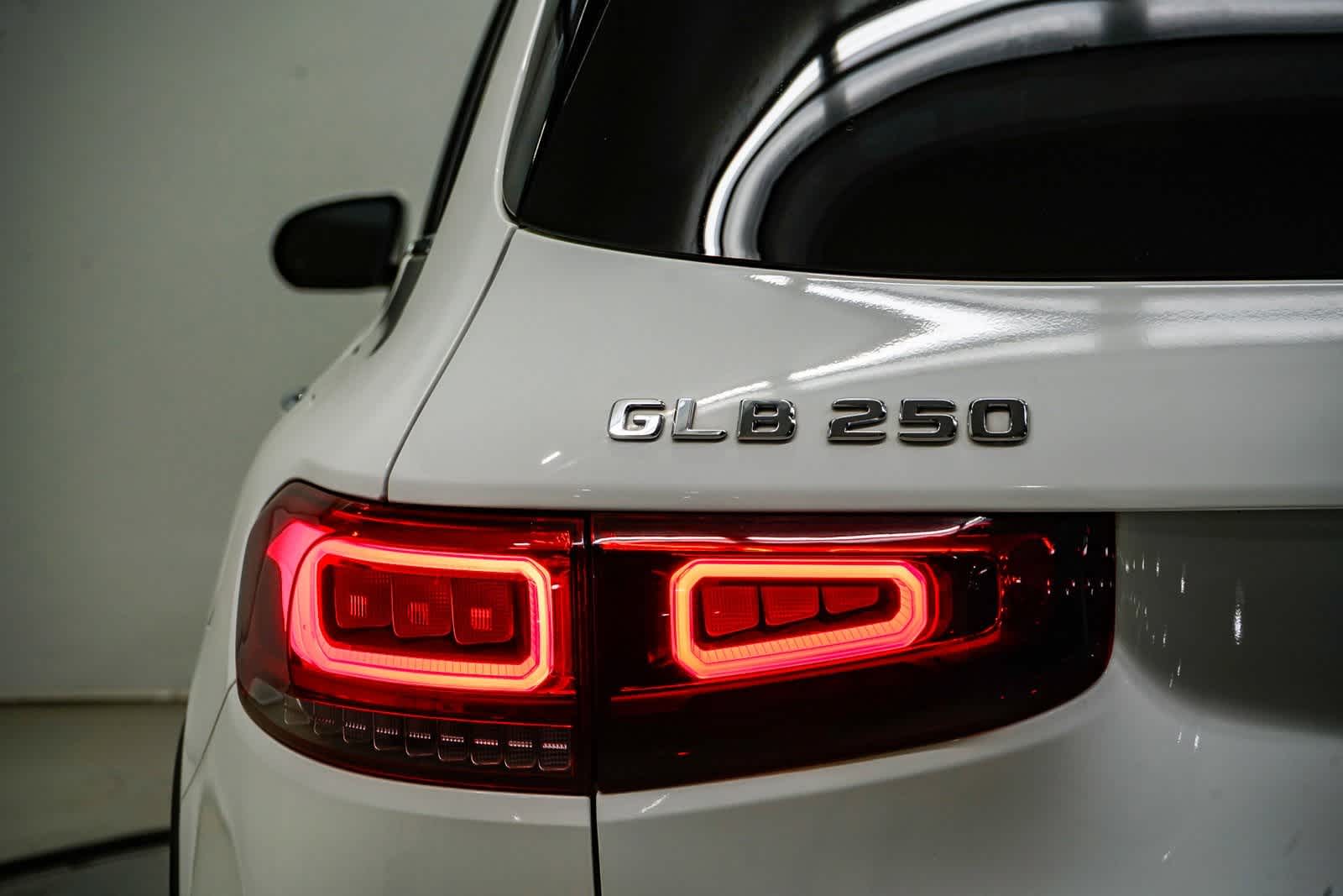 Thumbnail: 2022 Mercedes-Benz GLB - 10