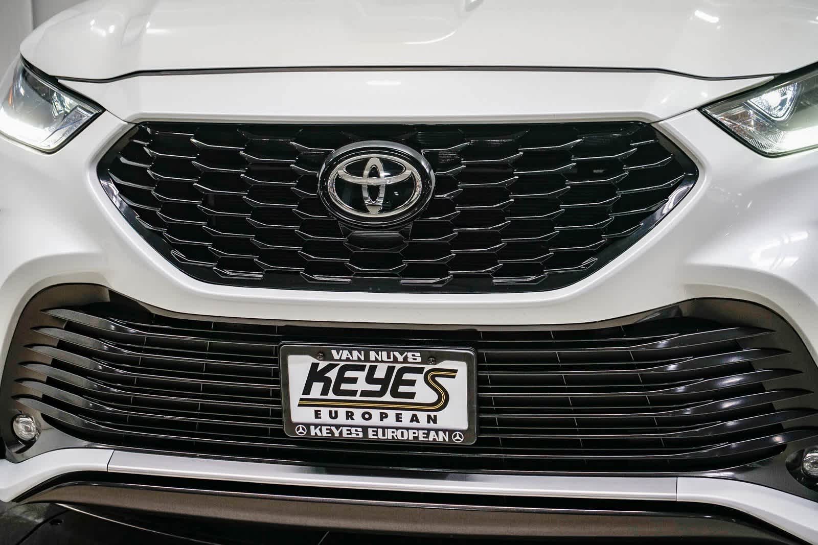 Thumbnail: 2023 Toyota Highlander - 9