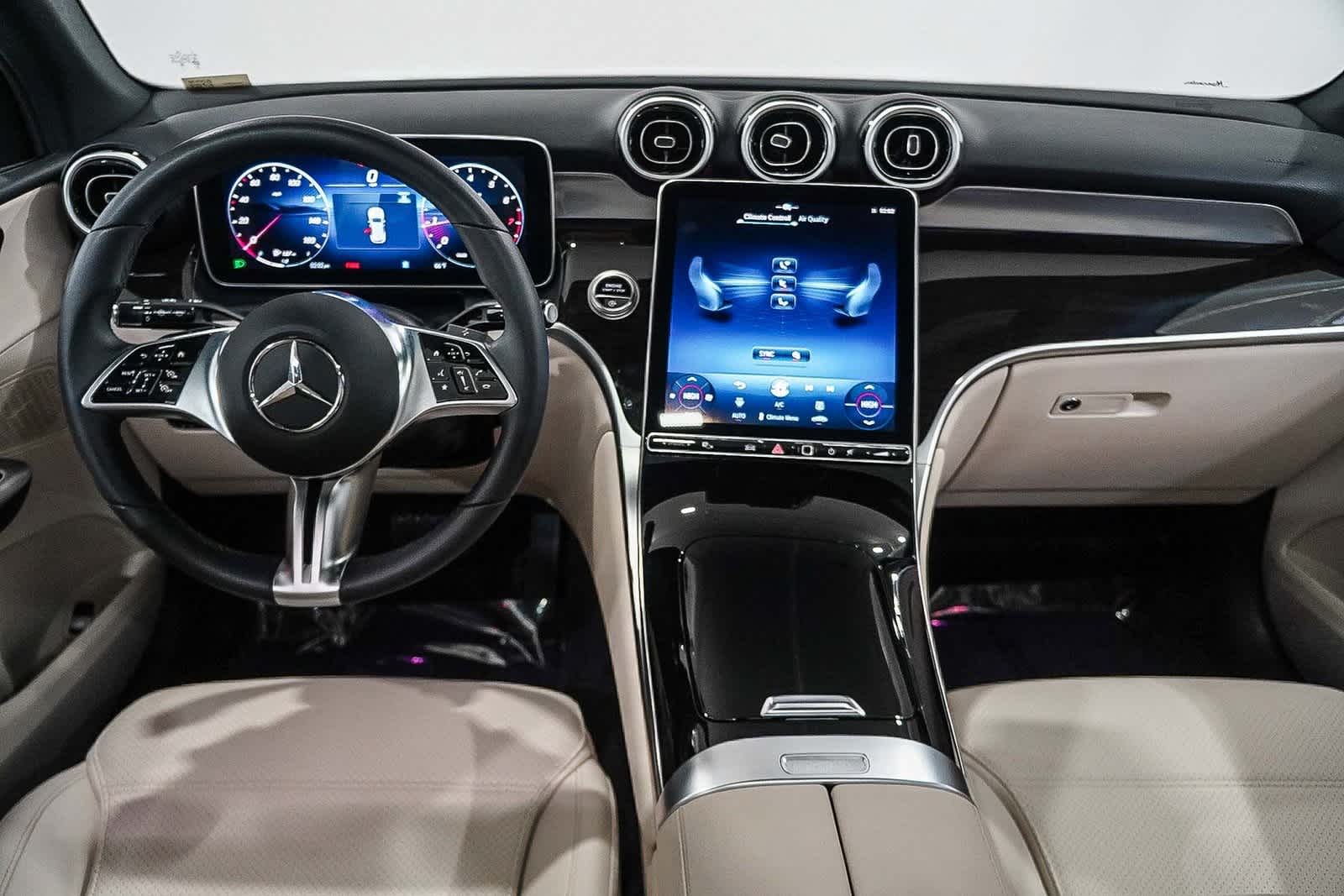 Thumbnail: 2025 Mercedes-Benz GLC - 12