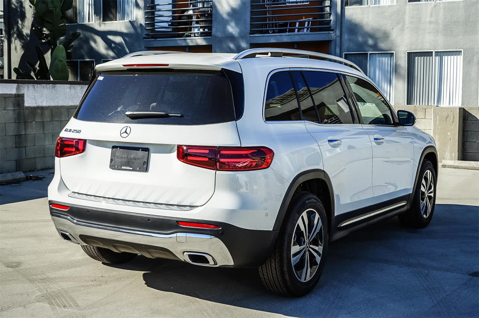 Thumbnail: 2026 Mercedes-Benz GLB - 4