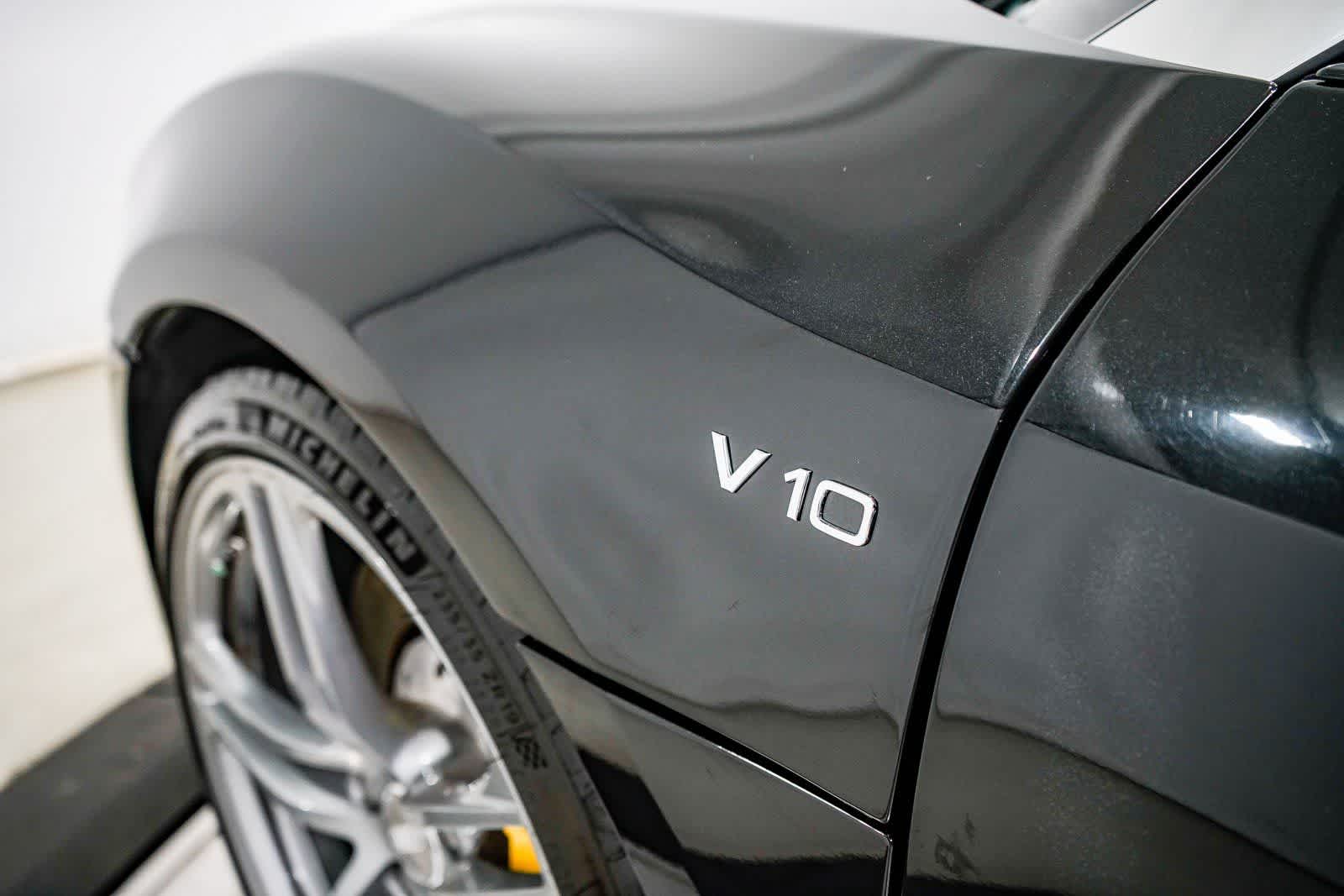 Thumbnail: 2011 Audi R8 - 37