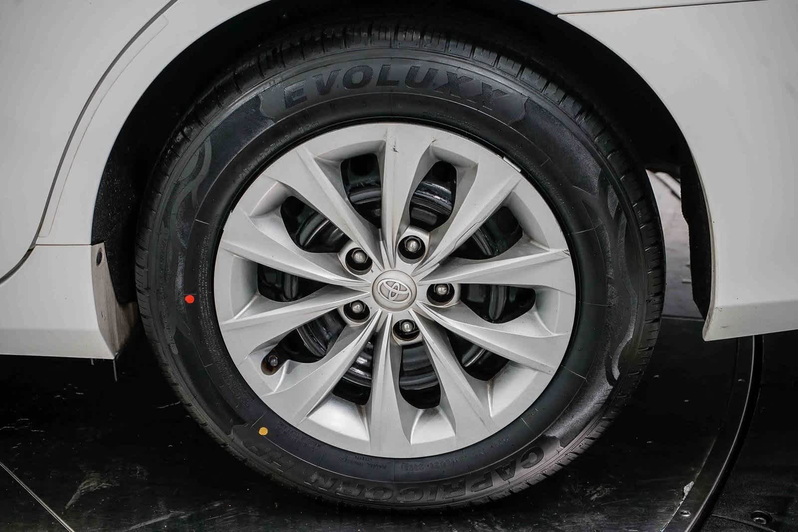 Thumbnail: 2017 Toyota Camry - 10