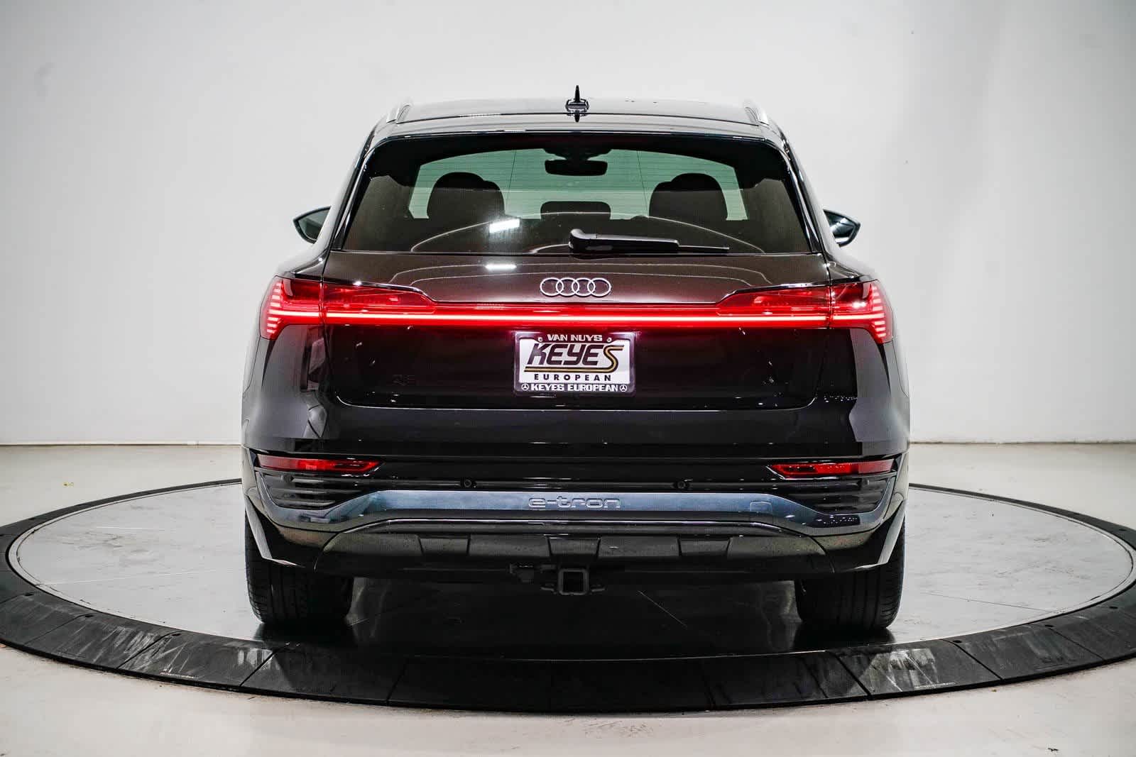 Thumbnail: 2024 Audi Q8 e-tron - 3