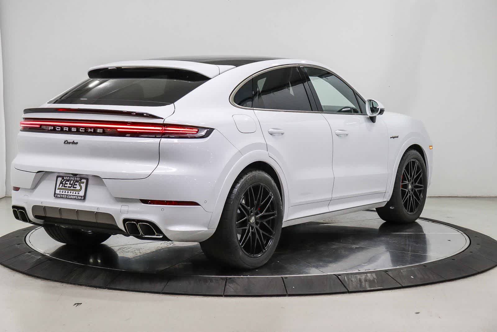 Thumbnail: 2025 Porsche Cayenne - 3