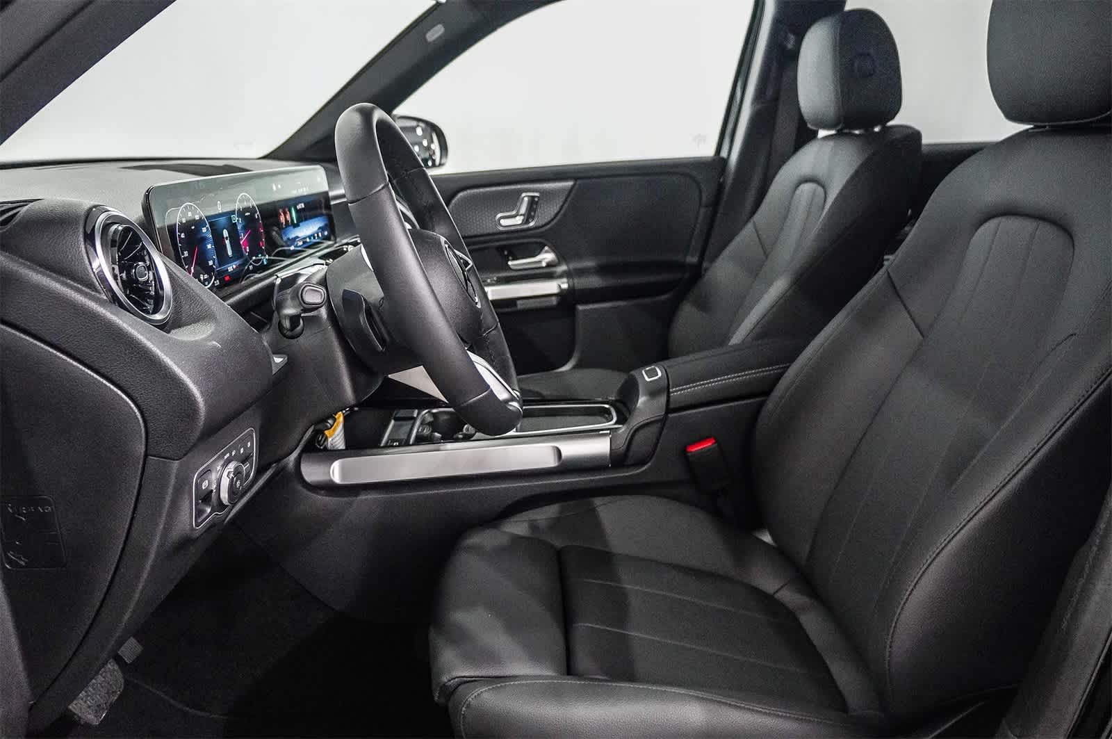 Thumbnail: 2025 Mercedes-Benz GLB - 20