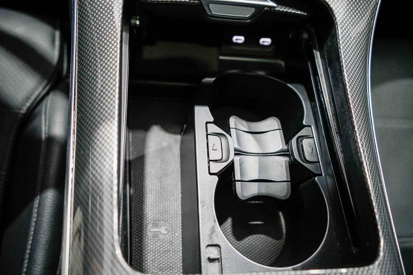 Thumbnail: 2022 Mercedes-Benz C-Class - 22