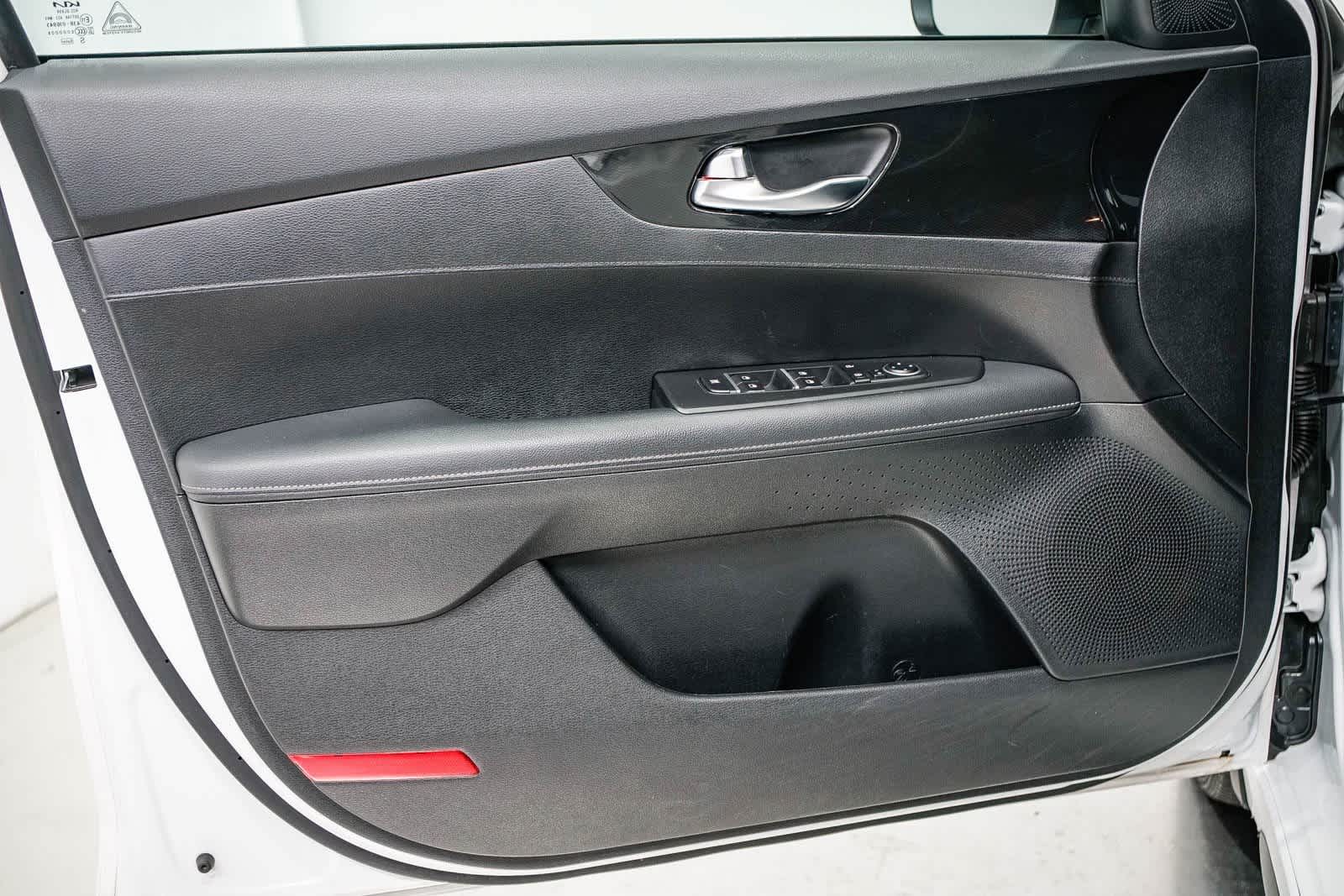 Thumbnail: 2024 Kia Forte - 18