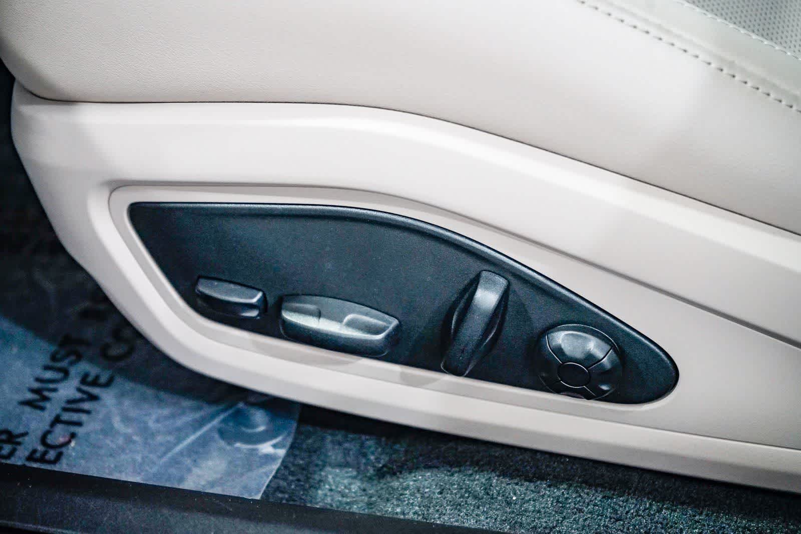 Thumbnail: 2023 Porsche Taycan - 21