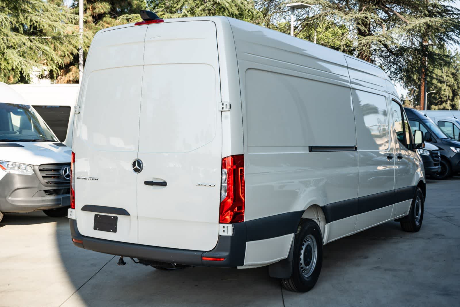 Thumbnail: 2026 Mercedes-Benz Sprinter - 4