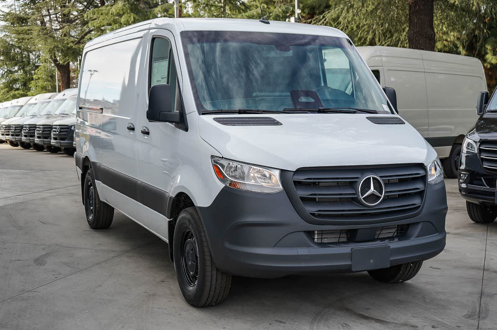 Thumbnail: 2026 Mercedes-Benz Sprinter - 3
